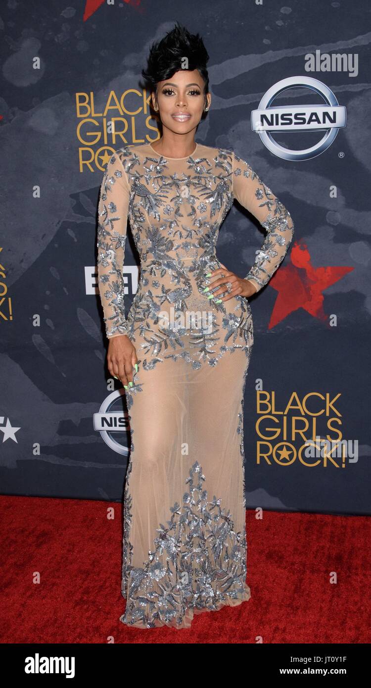 Newark, NJ, Stati Uniti d'America. 5 Ago, 2017. Keyshia Ka'funzione oir presso gli arrivi di BET di Black Girls Rock! 2017, NJPAC, Newark, NJ Agosto 5, 2017. Credito: RCF/Everett raccolta/Alamy Live News Foto Stock