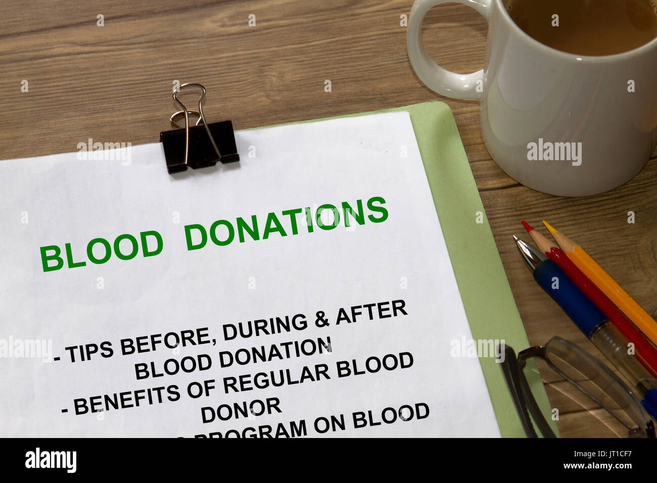 La donazione di sangue concetto- con topicd su un foglio di copertura. Foto Stock