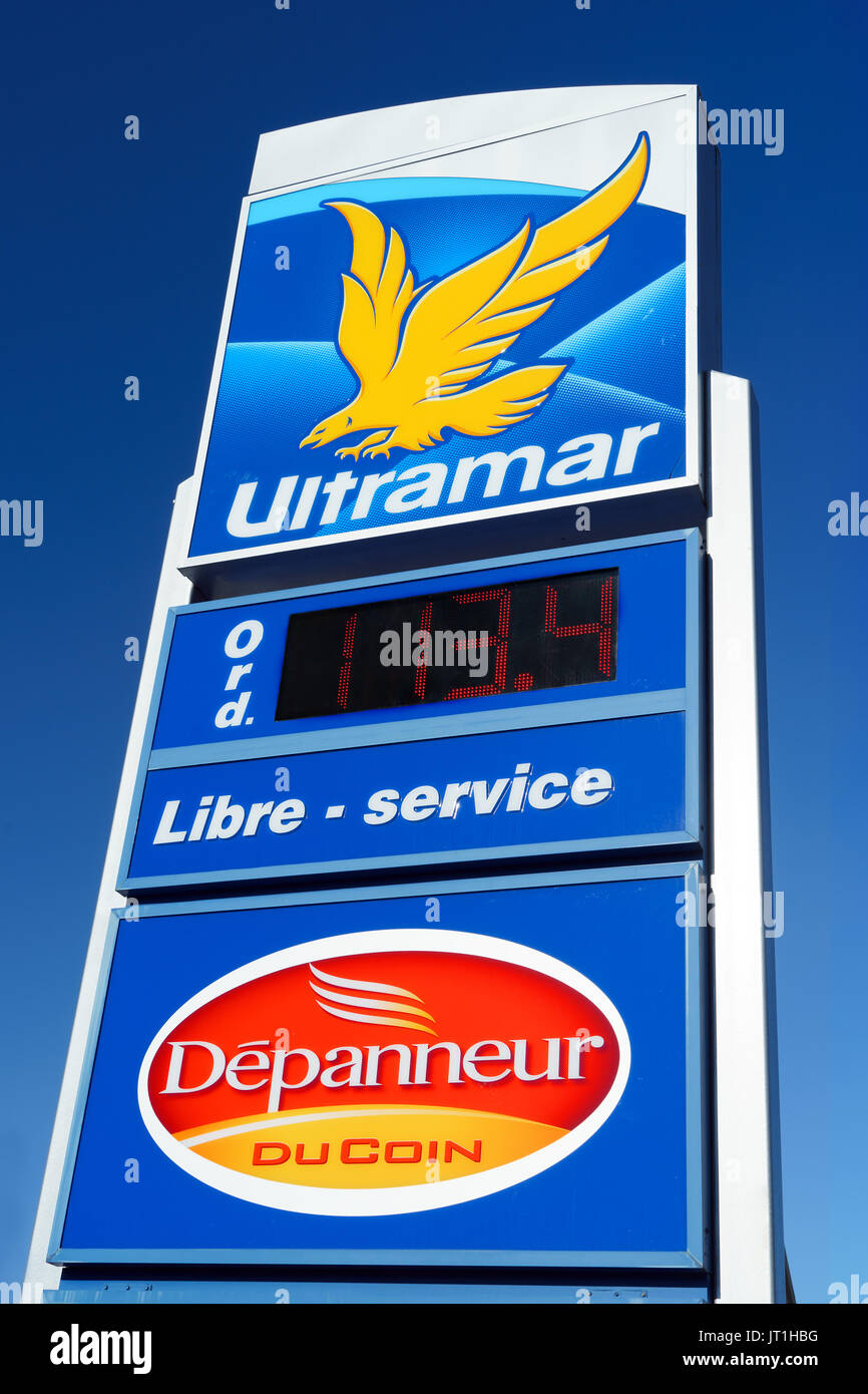 Segno per un Ultramar gas station e dépanneur (convenience store) nella provincia del Québec (Canada). Foto Stock