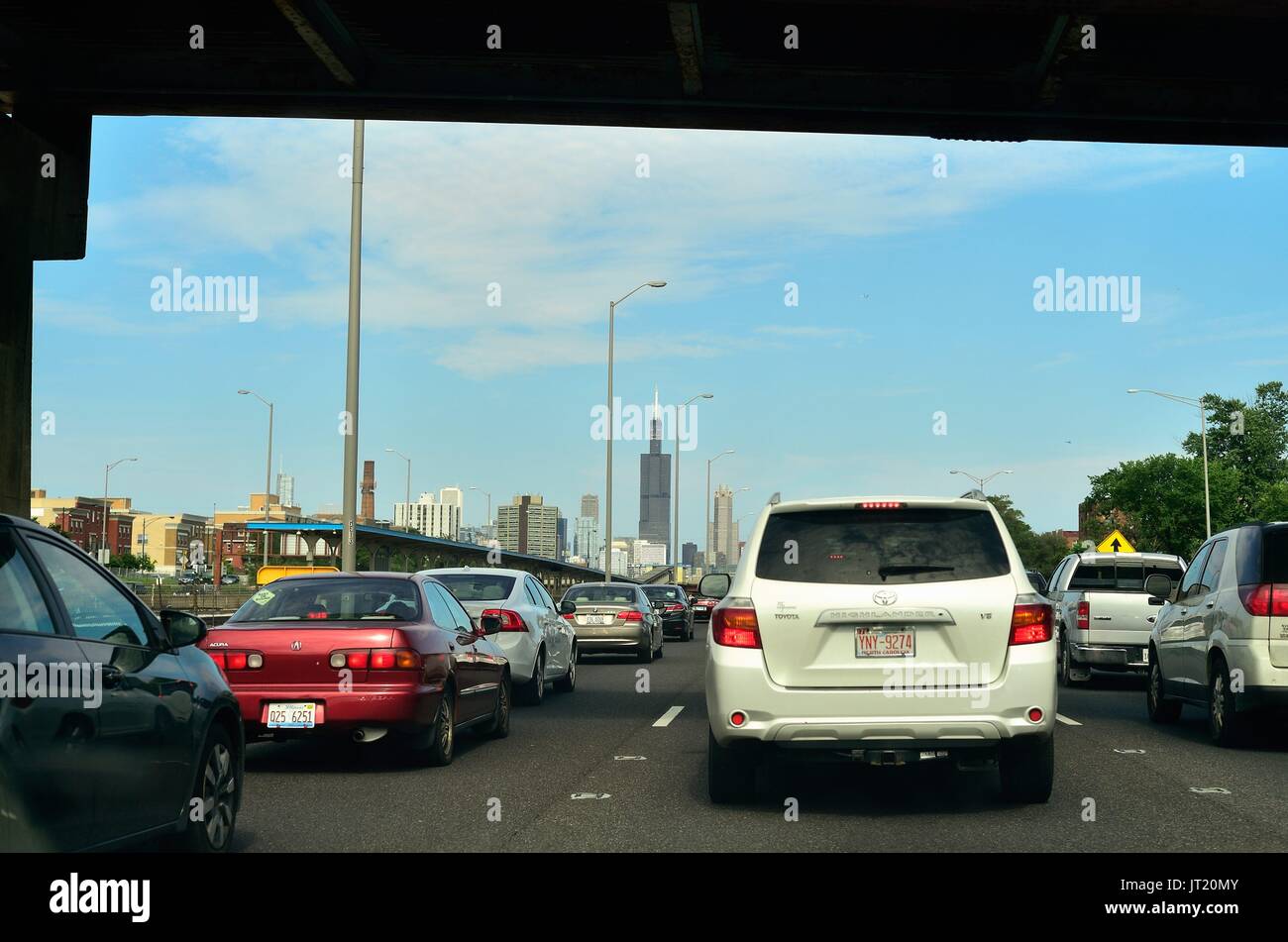 Paraurti di traffico su Chicago's Eisenhower Expressway nel suo cammino verso la città. Chicago, Illinois, Stati Uniti d'America. Foto Stock