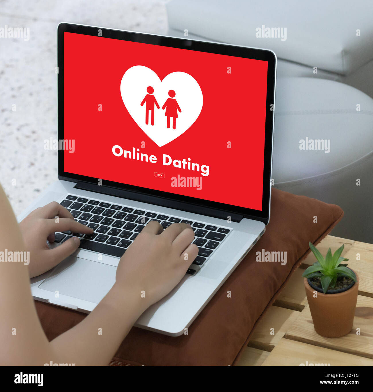 Online Dating match amare l uomo e la donna e un cuore, Internet Dating Matchmaking digitale Foto Stock