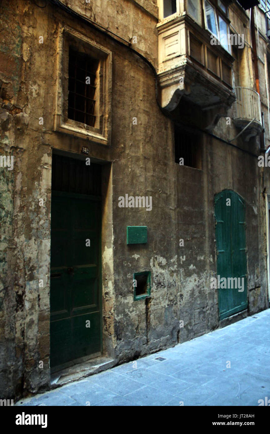 Stretto Street, Valletta, Malta: la più famosa/infamous street; alias la gut; pinnacle della vita notturna di Regno Unito e Stati Uniti d'America militari dal XIX - metà del XX secolo. Foto Stock