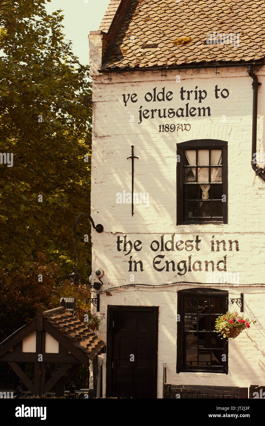 Ye Olde Trip to Jerusalem, che sostiene di essere il più antico pub in Inghilterra, Castle Rock, Nottingham, Nottinghamshire, East Midlands, Inghilterra Foto Stock