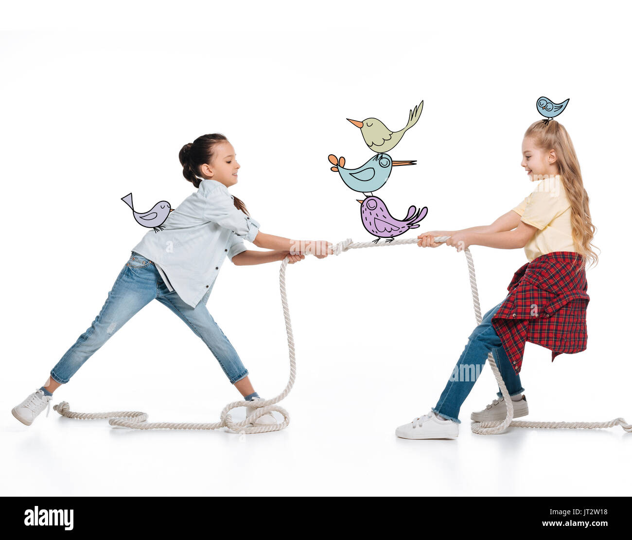 Le ragazze a tirare in alto la corda Foto Stock