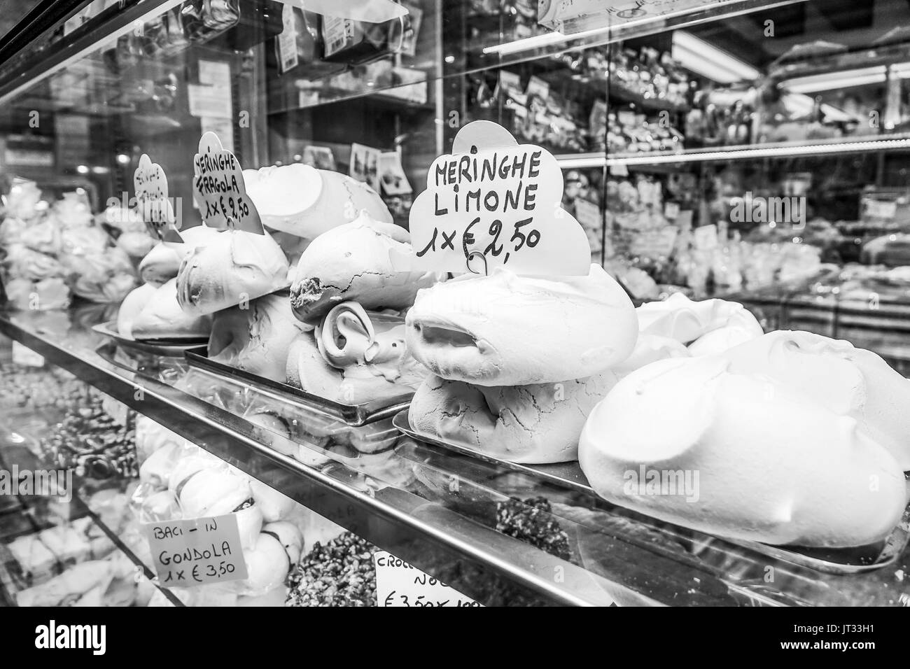 Dolce zucchero cookie Meringhe in vendita a Venezia - Venezia, Italia - 29 giugno 2016 Foto Stock
