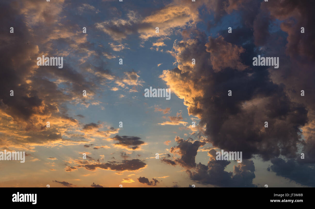 Tramonto spettacolare e sunrise sky Foto Stock