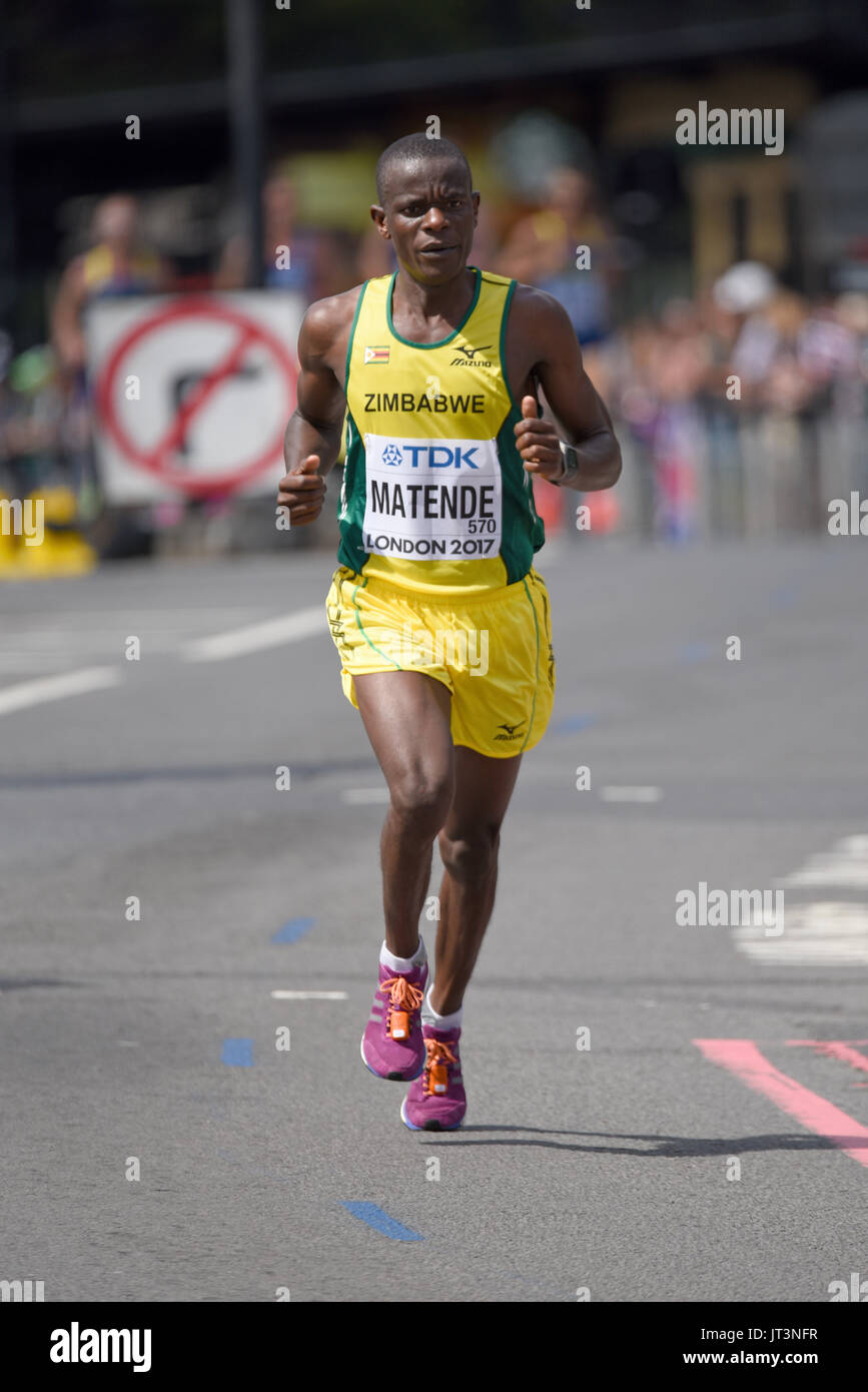 Millen Matende dello Zimbabwe che corre ai Campionati del mondo IAAF 2017 Marathon Race a Londra, Regno Unito Foto Stock