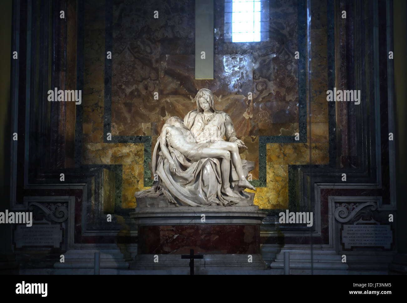 Statua di san pietro nella basilica di san pietro a roma immagini e