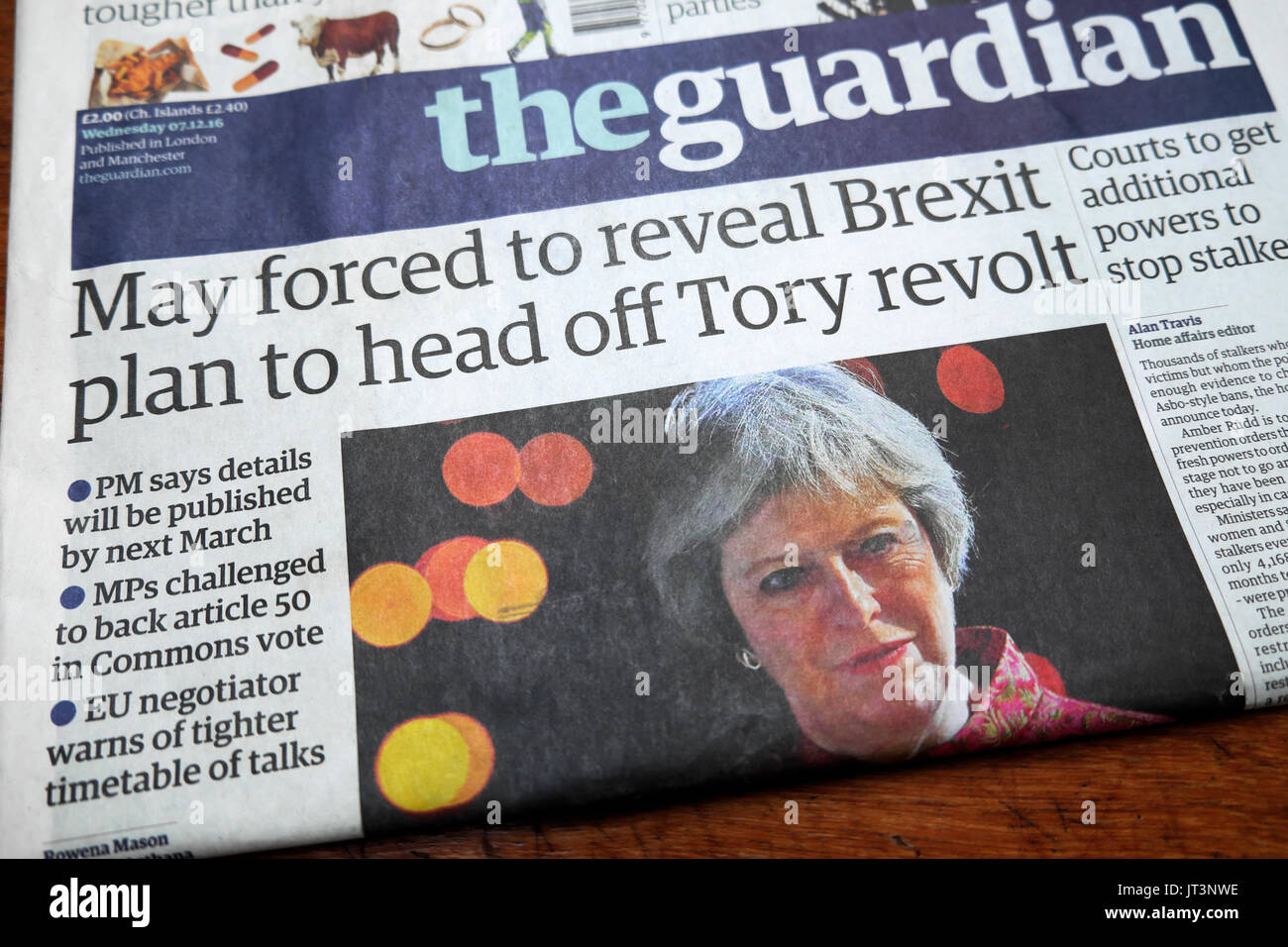 Quotidiano Guardian headline 'May costretto a rivelare il piano Brexit alla testa off Tory rivolta' 7 dicembre 2016 Foto Stock