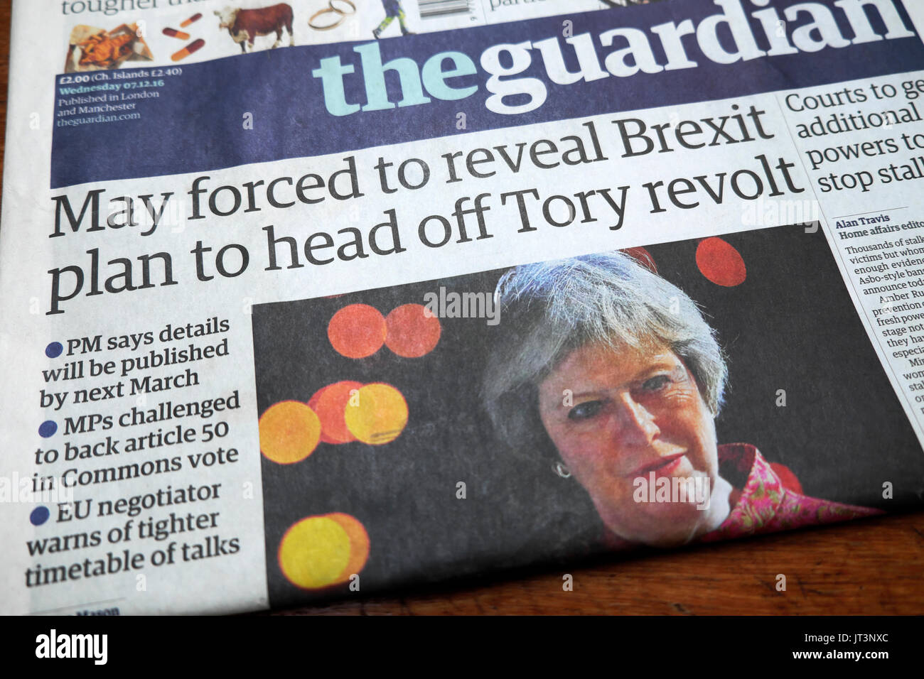 Quotidiano Guardian headline 'May costretto a rivelare il piano Brexit alla testa off Tory rivolta' 7 dicembre 2016 Foto Stock