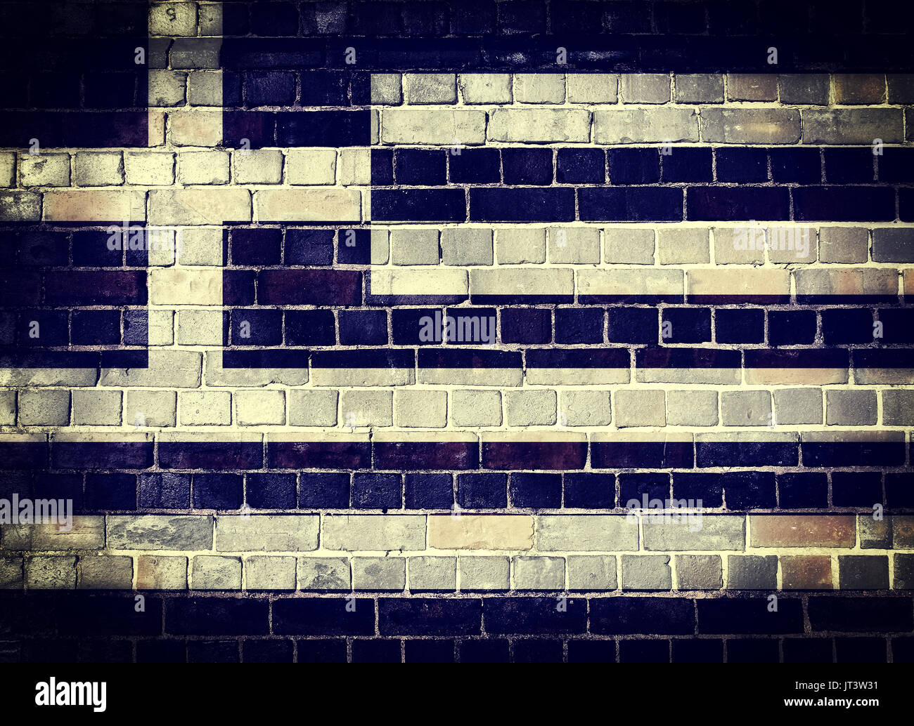 Sbiadita Bandiera della Grecia su un vecchio muro di mattoni lo sfondo con un bollino scuro Foto Stock