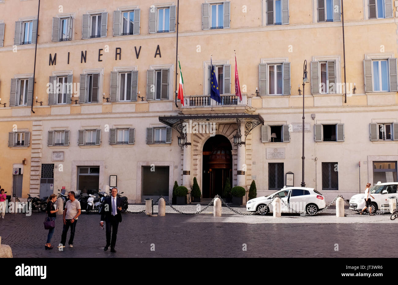 Roma Italia Luglio 2017 - Minerva Hotel o il Grand Hotel de la Minerve dal Pantheon fotografia scattata da Simon Dack Foto Stock