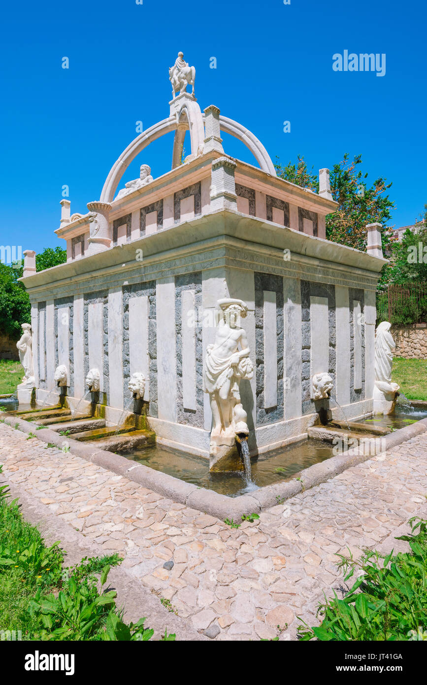La fontana di Sassari Rosello, la Fonte Rosello (1609), unica fontana rinascimentale che un tempo era un punto di interesse della vita locale a Sassari, in Sardegna Foto Stock