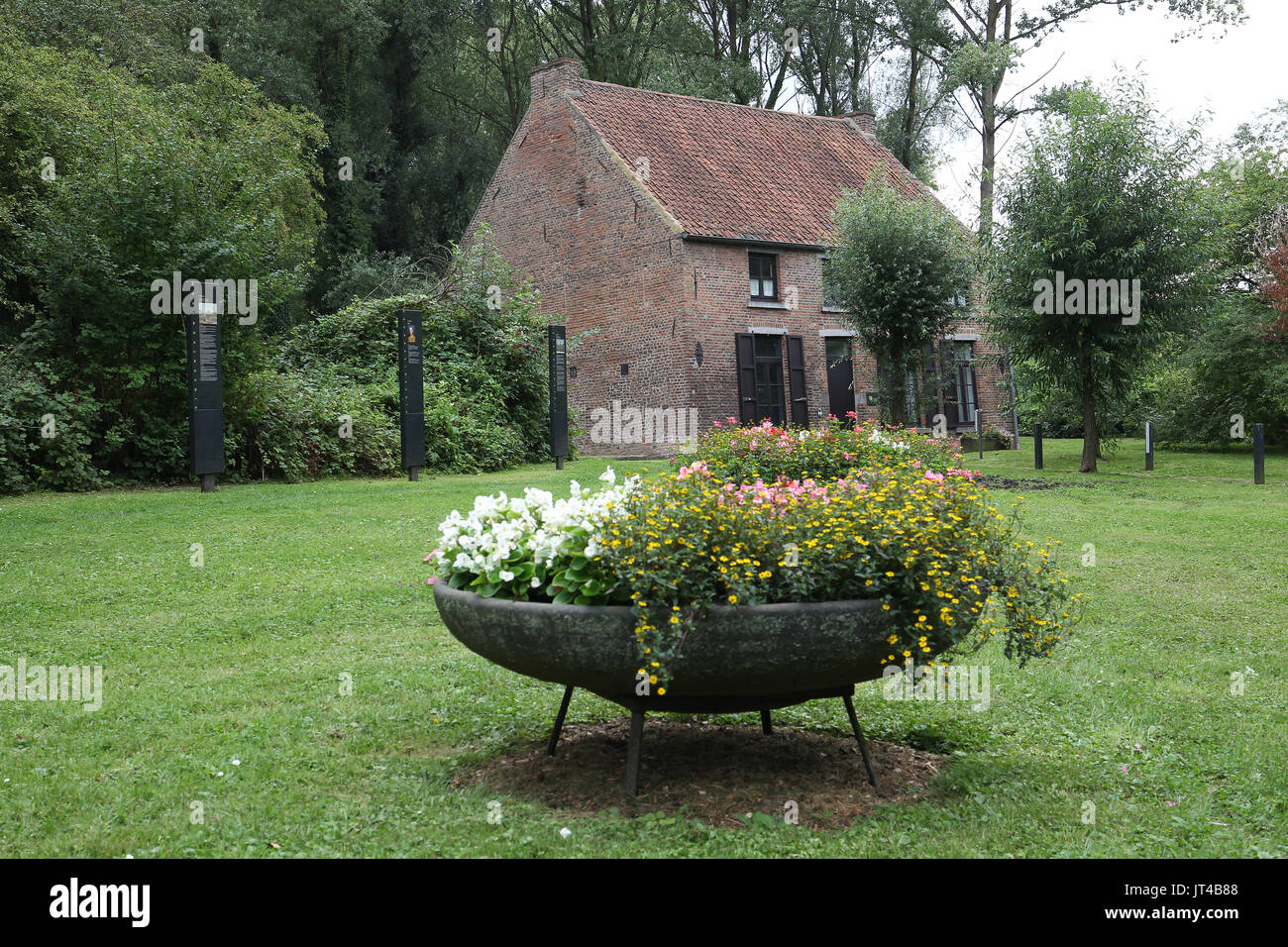 Van Gogh house è un museo nel villaggio di Cuesmes, vicino a Mons in Belgio. Vincent Van Gogh ha vissuto qui al momento in cui ha deciso di essere un pittore. Foto Stock