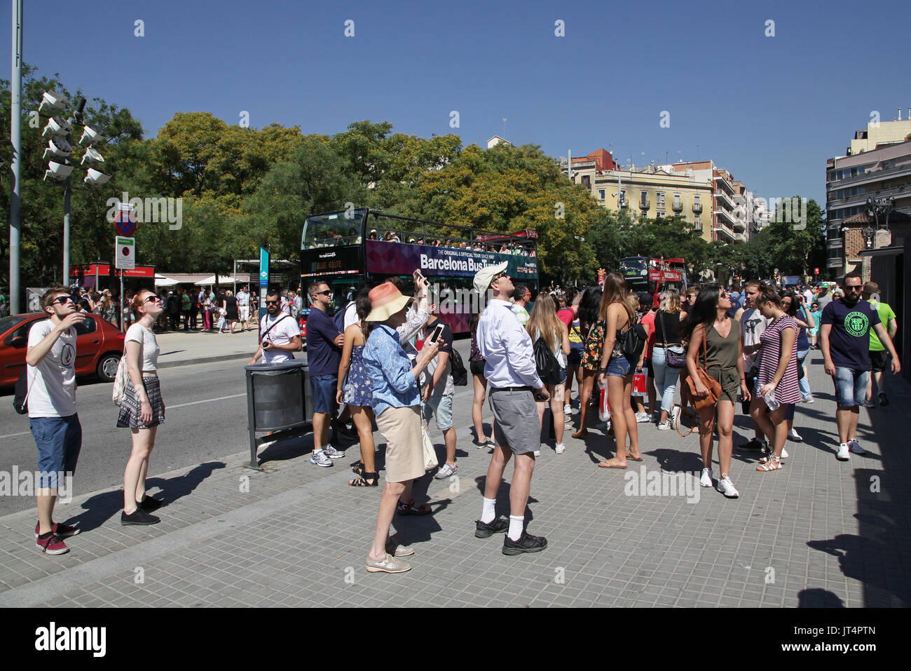 Turismo di massa a Barcellona presso la Sagrada Familia. Spagna. Spagna anti-turista Foto Stock
