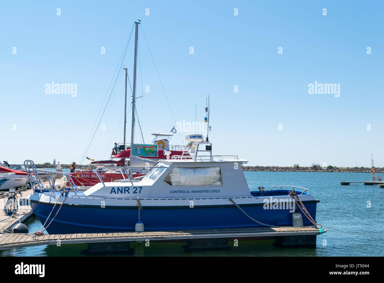 Mangalia, Constanta, Romania - Luglio 7, 2017: controllo della navigazione civile barca ancorata al porto di Mangalia in Romania, l'Europa. Foto Stock
