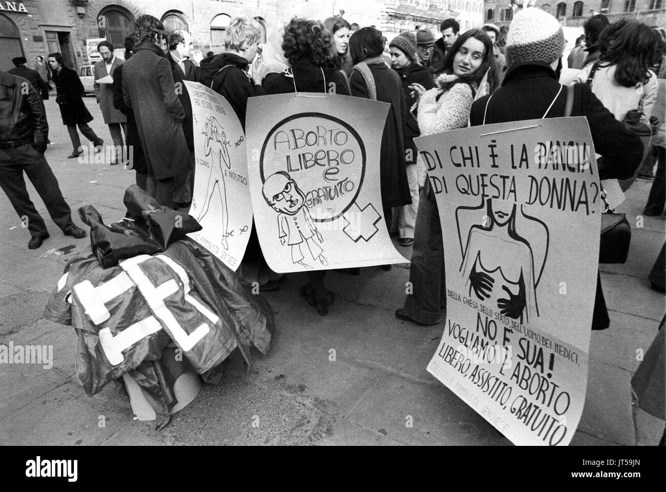 Firenze (Italia), 1975, donne manifestazione per la difesa della legge sull aborto Foto Stock