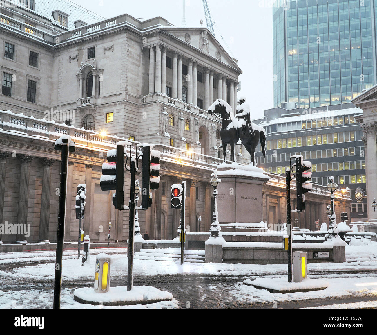 La Banca d'Inghilterra nella città di Londra. La Banca di Inghilterra Comitato di politica monetaria hanno annunciato un taglio nella banca di Inghilterra tasso di base a 1% t Foto Stock