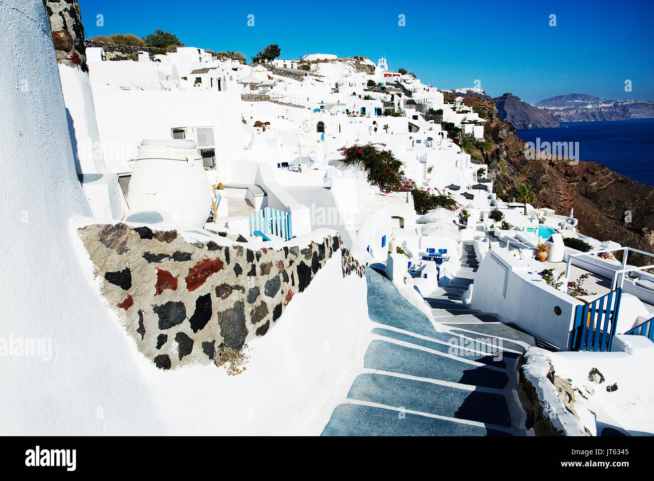 Dettaglio delle strade nella cittadina di Oia. Isola di Santorini in Grecia Foto Stock