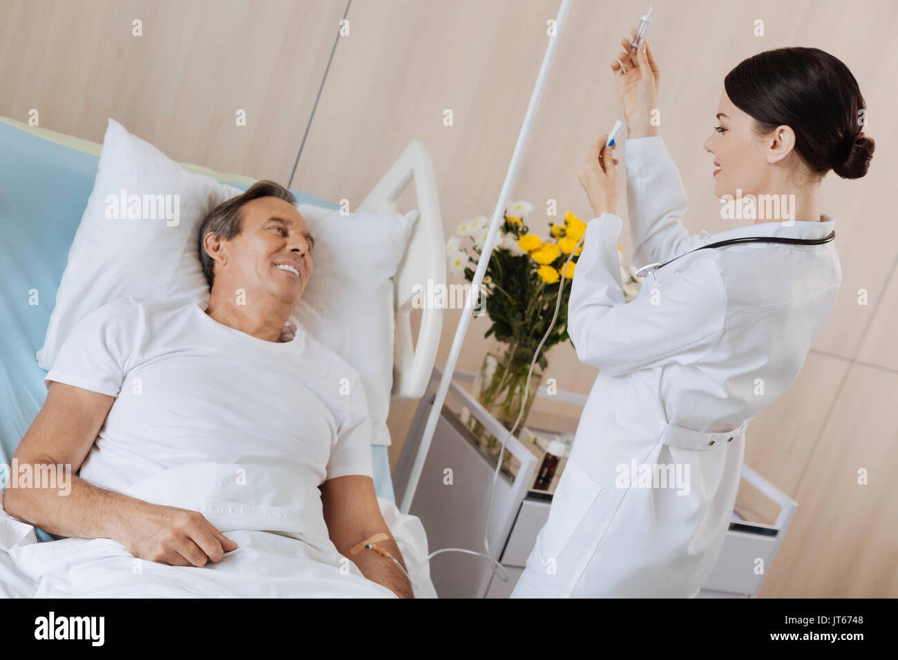 Nizza gioioso sorridente paziente Foto Stock