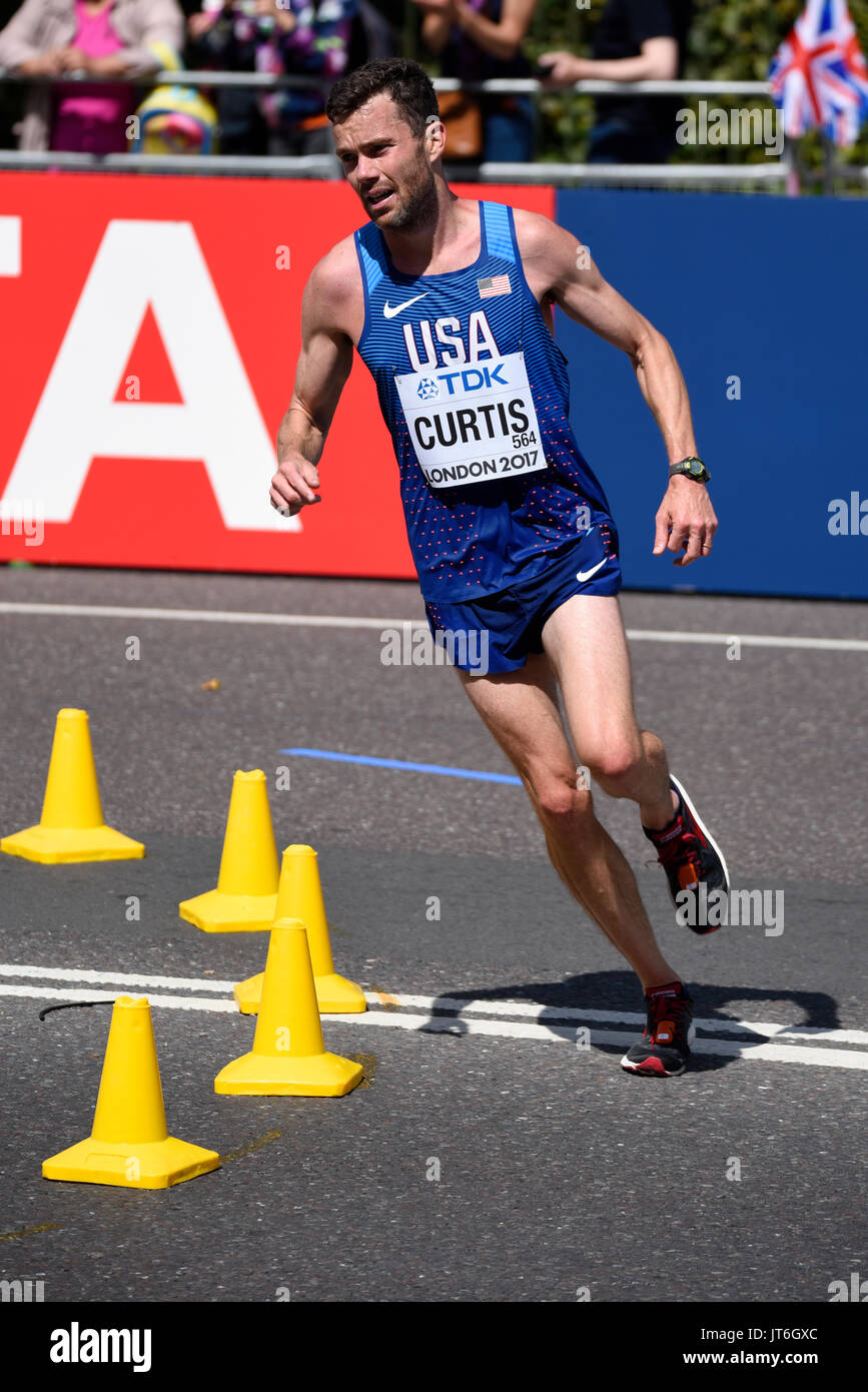 Robert Curtis, degli Stati Uniti, che corre ai Campionati del mondo IAAF 2017 Marathon Race a Londra, Regno Unito Foto Stock