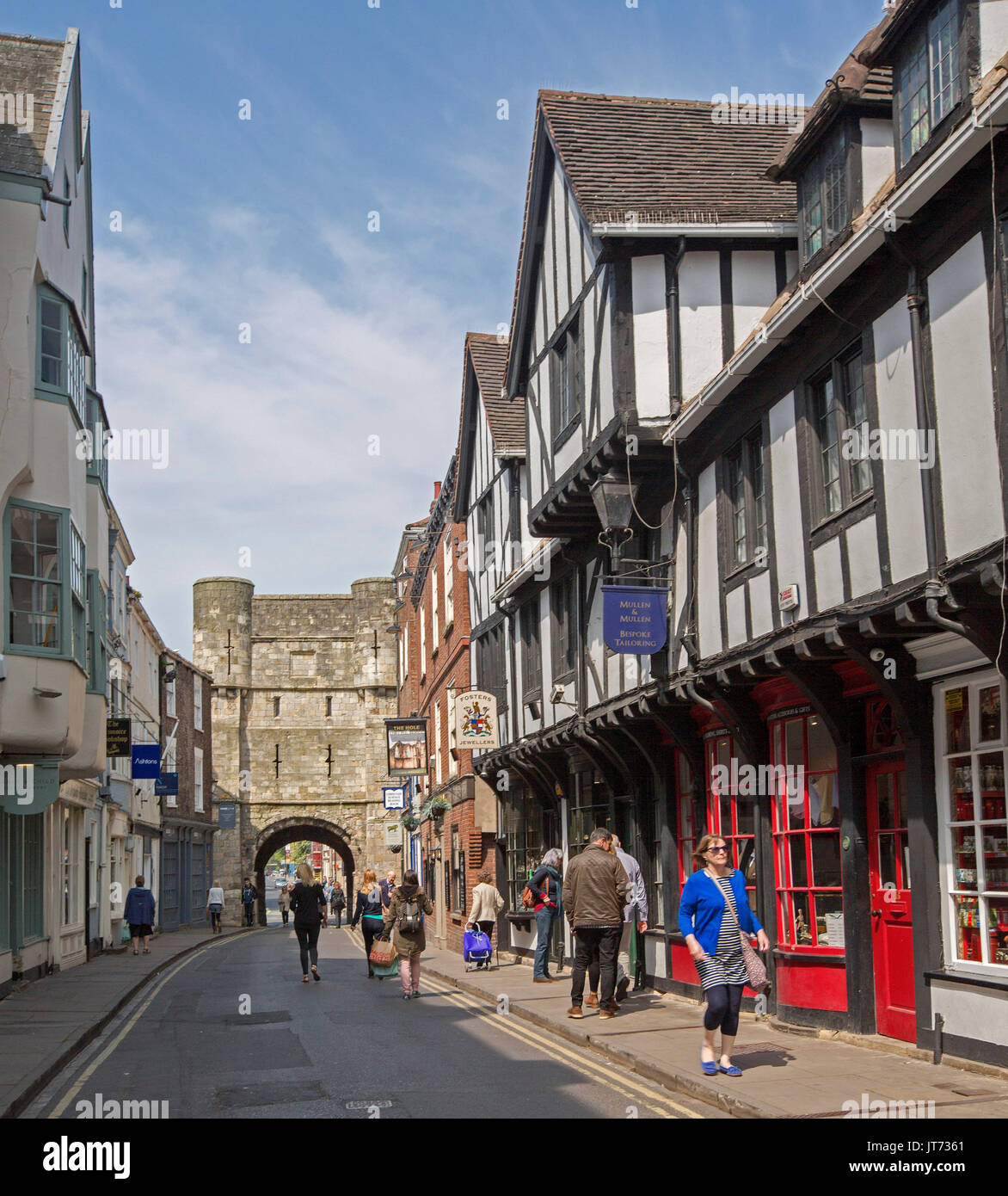 Street e i pedoni a York, Inghilterra Foto Stock