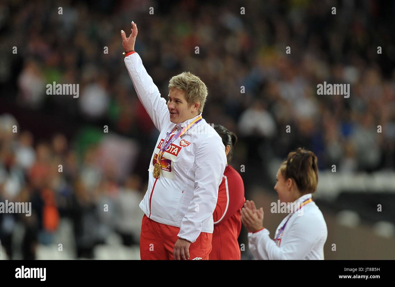 Londra, Regno Unito. Il 7 agosto, 2017. Anita WLODARCZYK (POL) con la sua medaglia d'oro dal womens il lancio del martello. IAAF mondiale di atletica. London Olympic Stadium. Queen Elizabeth Olympic Park. Stratford. Londra. Regno Unito. 07/08/2017. Credito: Sport In immagini/Alamy Live News Foto Stock