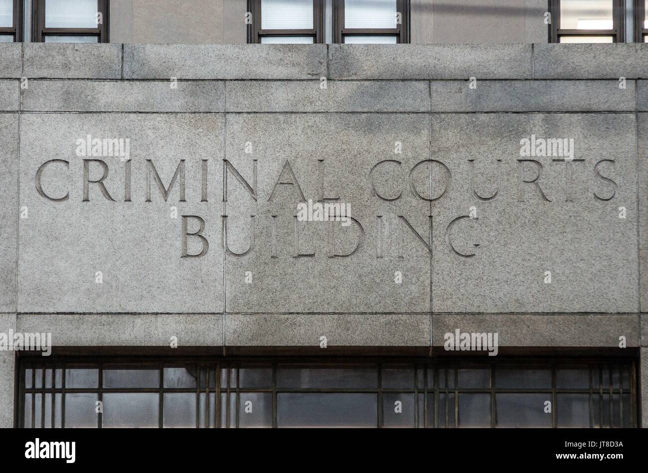 La città di New York, New York, Stati Uniti d'America. Il 7 agosto, 2017. La facciata della Manhattan Tribunali penali a 100 Centre Street. Credito: Sachelle Babbar/ZUMA filo/Alamy Live News Foto Stock