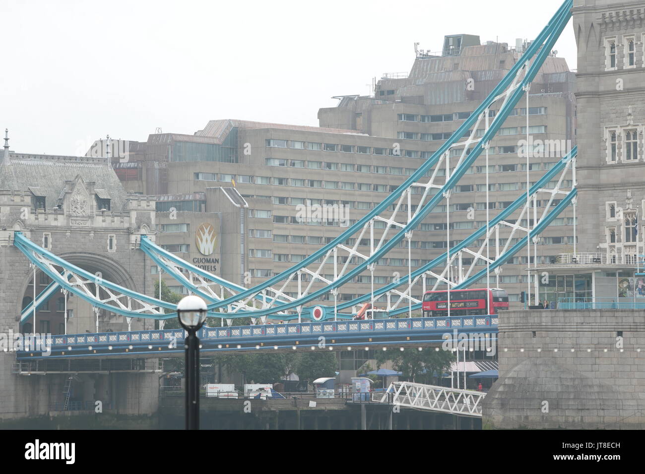 Londra, Regno Unito. 08 Ago, 2017. Gouman Hotel La Torre è stata confermata dalla IAAF che un bug di vomito epidemia ha avuto luogo a Guoman Tower Hotel nel centro di Londra, un riportato 12 atleti, era ammalato presso l'hotel. L'hotel ha negato è la colpa. L'hotel sul Fiume Tamigi si siede accanto al famoso Tower Bridge. Oggi l'immagine. Credito: Nigel Bowles/Alamy Live News Foto Stock