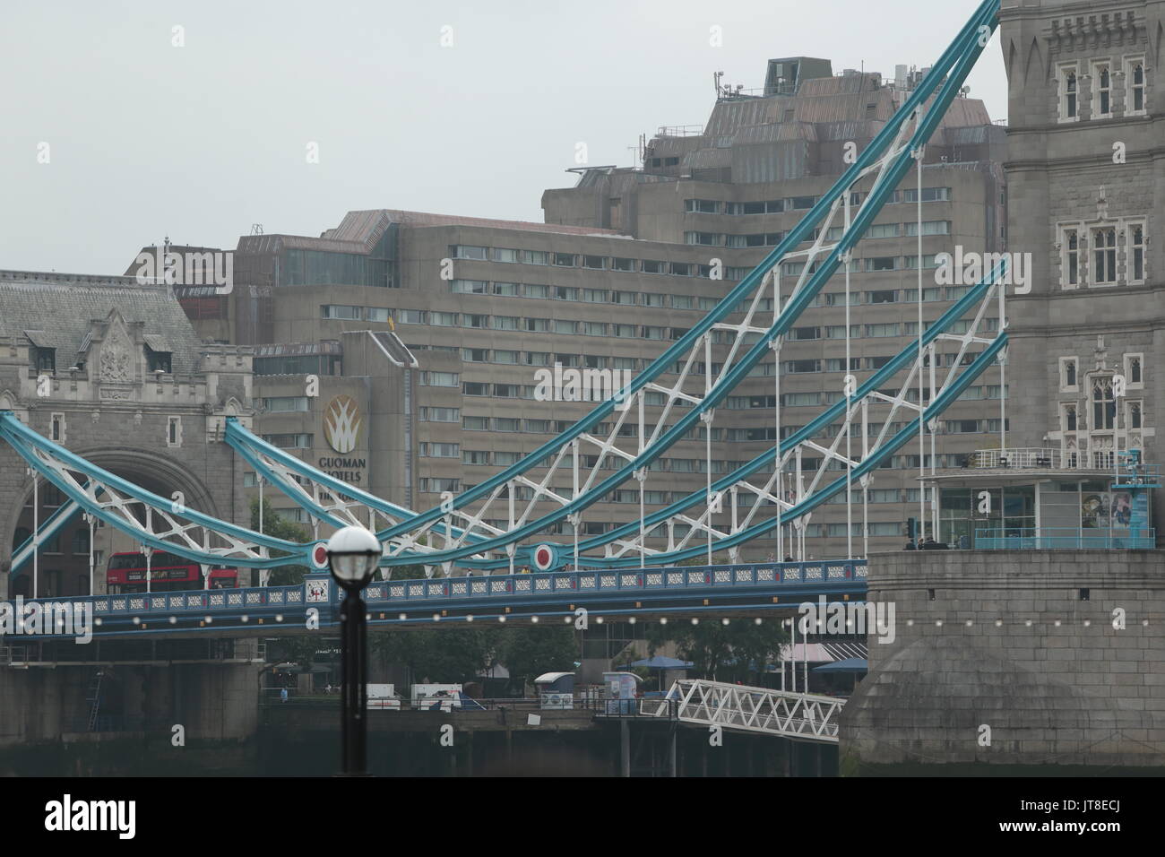 Londra, Regno Unito. 08 Ago, 2017. Gouman Hotel La Torre è stata confermata dalla IAAF che un bug di vomito epidemia ha avuto luogo a Guoman Tower Hotel nel centro di Londra, un riportato 12 atleti, era ammalato presso l'hotel. L'hotel ha negato è la colpa. L'hotel sul Fiume Tamigi si siede accanto al famoso Tower Bridge. Oggi l'immagine. Credito: Nigel Bowles/Alamy Live News Foto Stock