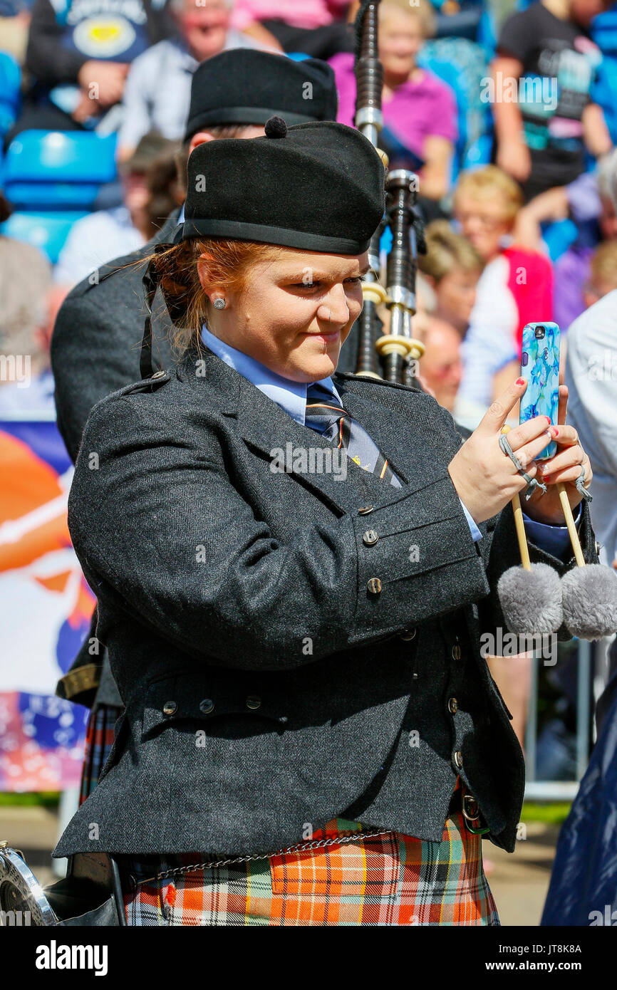 Glasgow, Scotland, Regno Unito. 8 agosto, 2017. Il secondo giorno di "tubazioni Live " il pubblico sono stati intrattenuti dai concerti gratuiti in GeorgeSquare, da parte di alcuni della canalizzazione internazionale di bande che partecipano al concorso, tra cui uno da New York, uno da Illinois e uno da Auckland, Nuova Zelanda. Gran parte della musica è stata la musica che sarà svolto a fasi di qualifica del concorso venerdì 12 agosto. Credito: Findlay/Alamy Live News Foto Stock