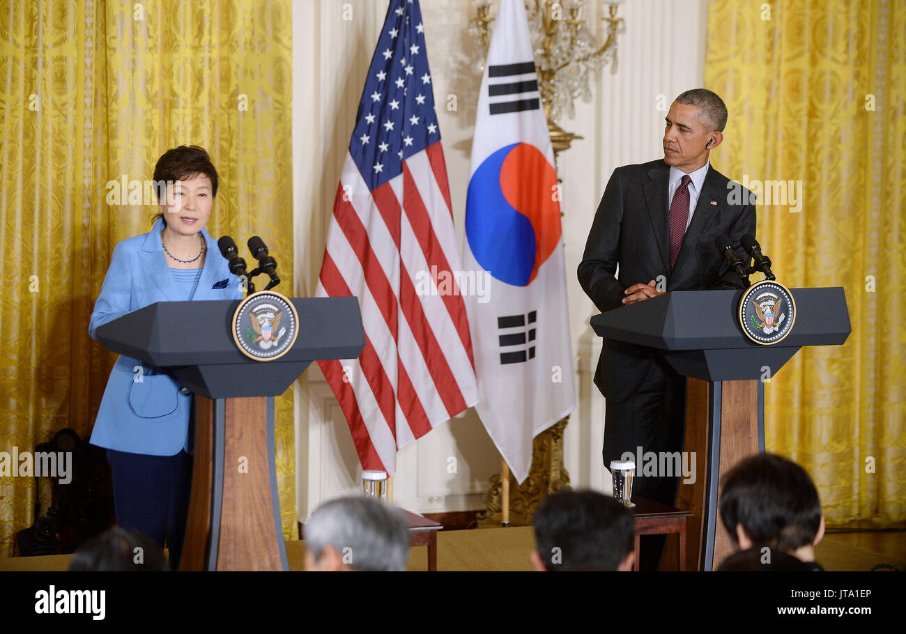 Il Presidente degli Stati Uniti Barack Obama tiene una conferenza stampa congiunta con il Presidente Parco-geun hye della Repubblica di Corea in Oriente stanza della casa bianca 16 Ottobre 2015 a Washington, DC. Credito: Olivier Douliery / Pool via CNP /MediaPunch Foto Stock