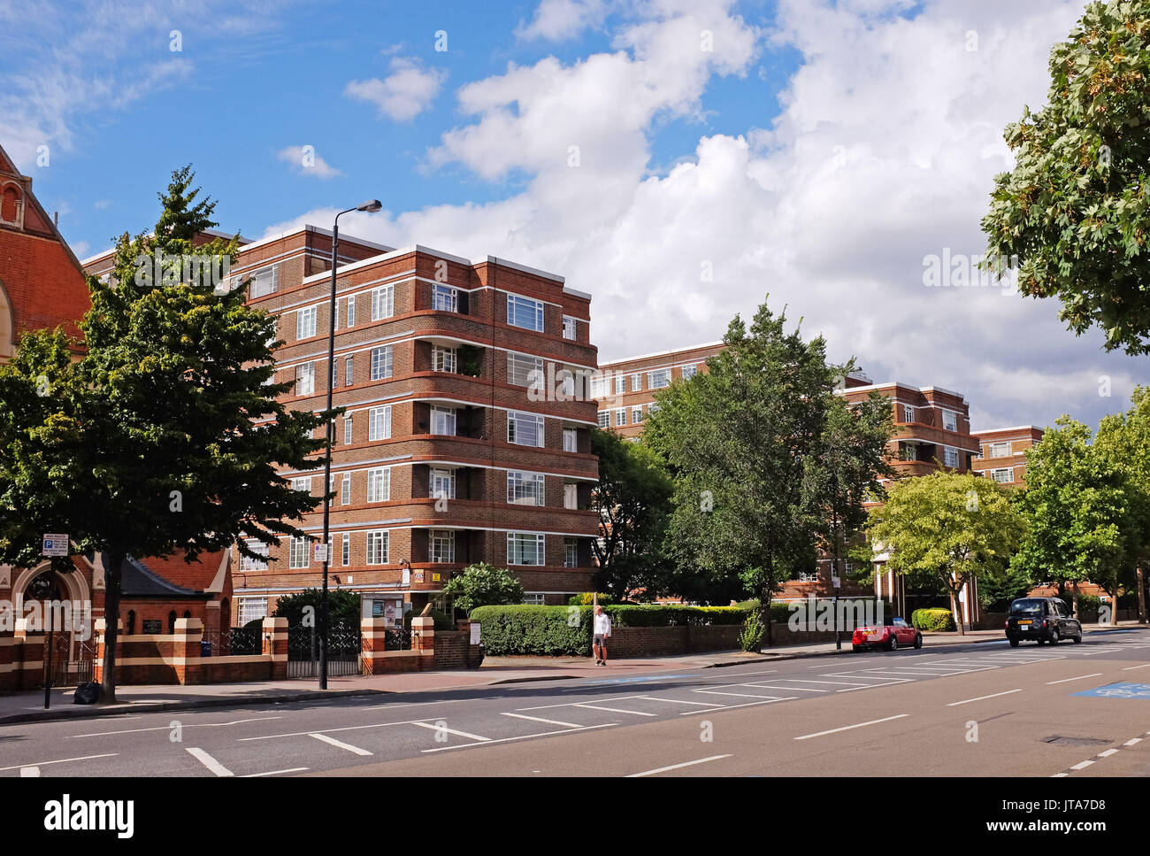 Londra REGNO UNITO - Du corte di canna è un'arte Deco blocco di appartamenti a Balham High Road, Balham, nel sud di Londra. Un distintivo punto di riferimento locale, Foto Stock