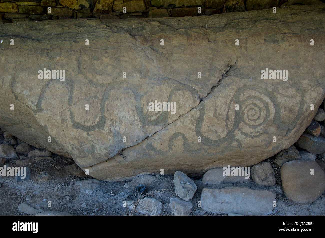 Knowth, passaggio del neolitico grave, Sito Patrimonio Mondiale dell'UNESCO, preistorici Bru na Boinne, la valle del fiume Boyne, nella contea di Meath, Leinster, Repubblica di Foto Stock