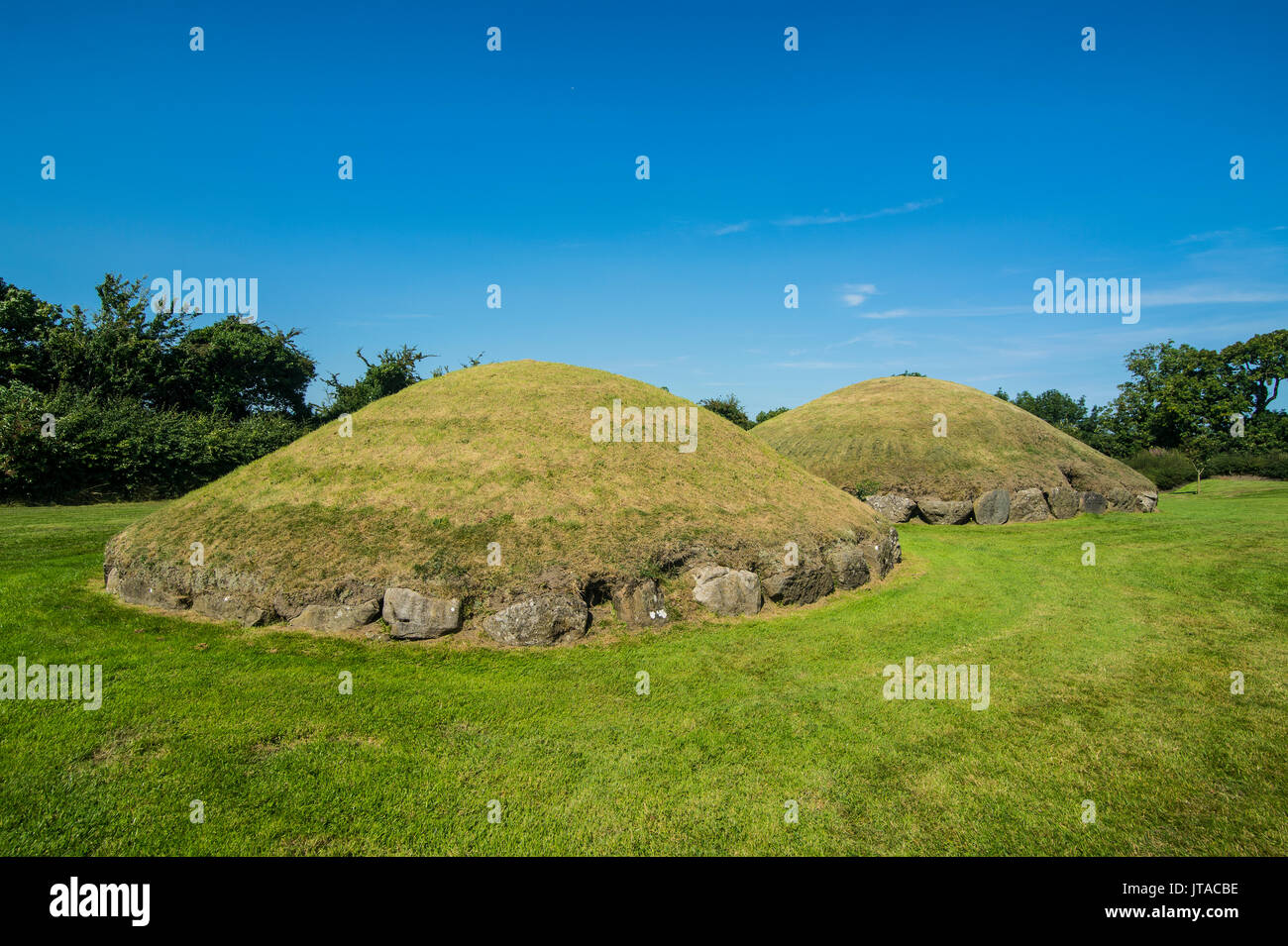 Knowth, passaggio del neolitico grave, Sito Patrimonio Mondiale dell'UNESCO, preistorici Bru na Boinne, la valle del fiume Boyne, nella contea di Meath, Leinster, Repubblica di Foto Stock