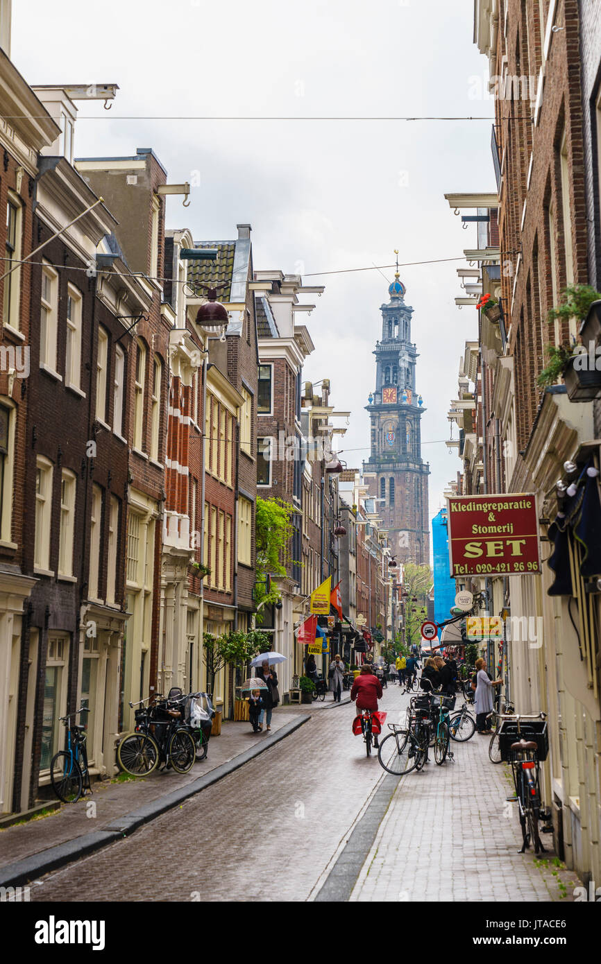 Quartiere Jordaan con la guglia di Westerkerk oltre, Amsterdam, Paesi Bassi, Europa Foto Stock