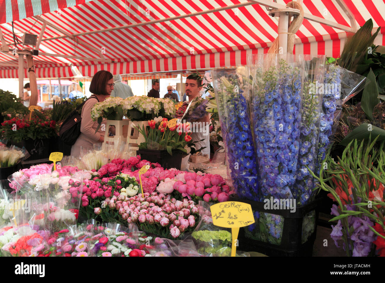 Il mercato dei fiori, Cours Saleya, Città Vecchia, Nizza, Alpes Maritimes, Provenza, Cote d'Azur, Costa Azzurra, Francia, Europa Foto Stock