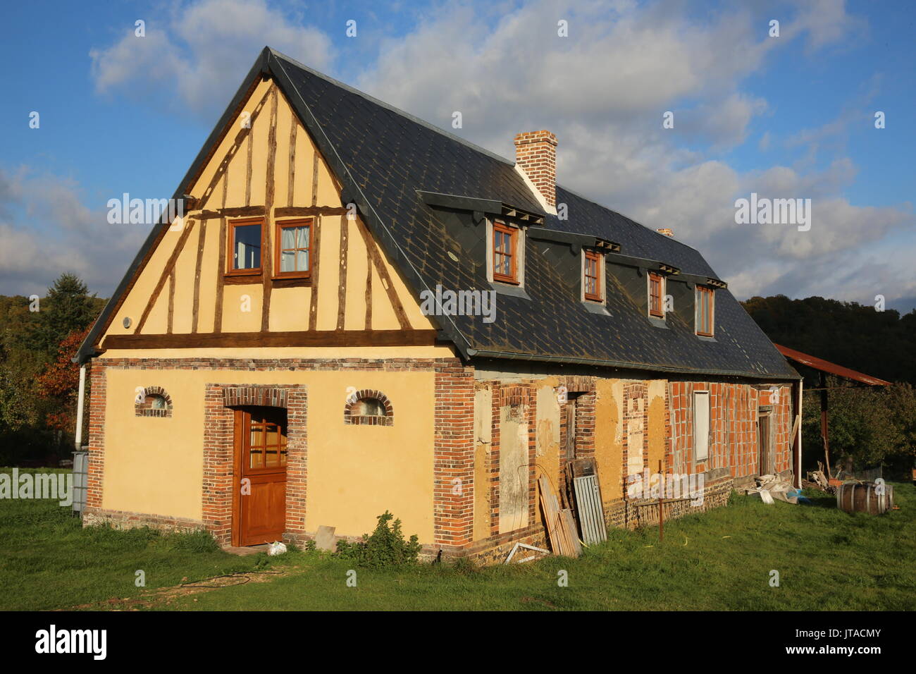 Casa sotto lavori di rinnovo, Le Souillard, Eure, in Normandia, Francia, Europa Foto Stock