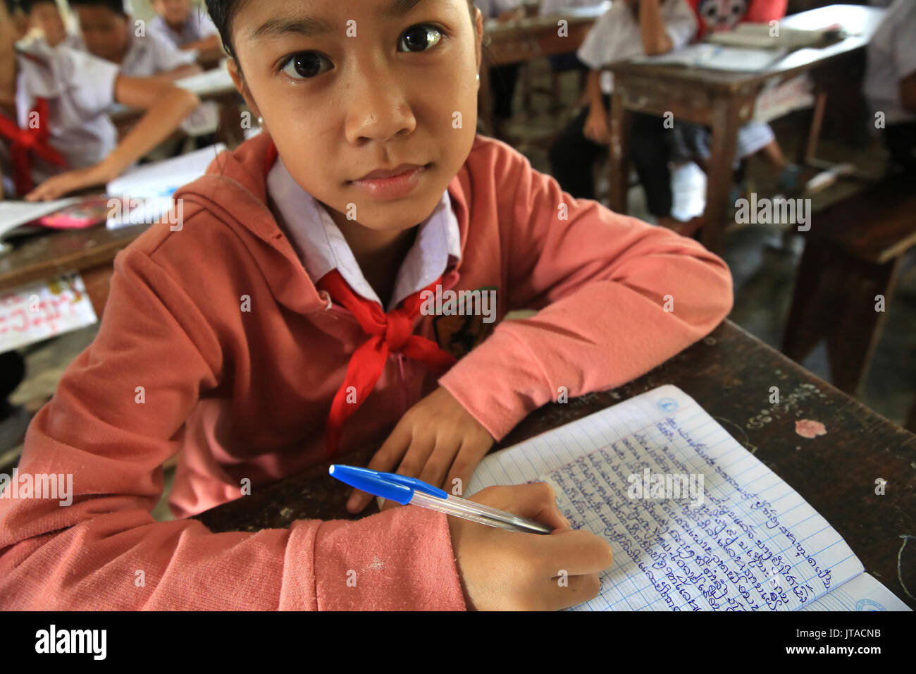 Il laotiano schoolgirl, scuola elementare, il Vang Vieng, Laos, Indocina, Asia sud-orientale, Asia Foto Stock