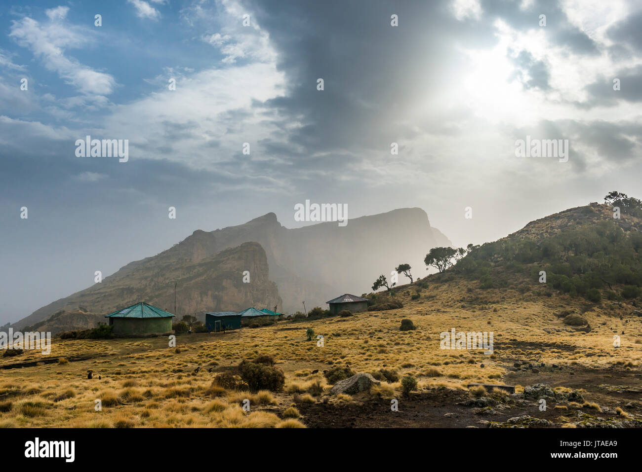 Tramonto sul Simien Mountains National Park, sito Patrimonio Mondiale dell'UNESCO, Debarq, Etiopia, Africa Foto Stock