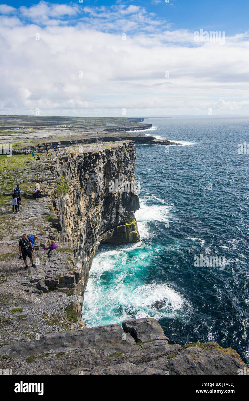 Scogliere rocciose di Arainn, Isole Aaran, Repubblica di Irlanda, Europa Foto Stock