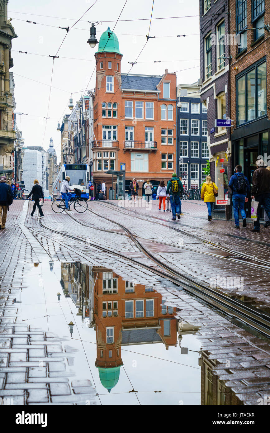 Riflessioni in un giorno di pioggia, Amsterdam, Paesi Bassi, Europa Foto Stock