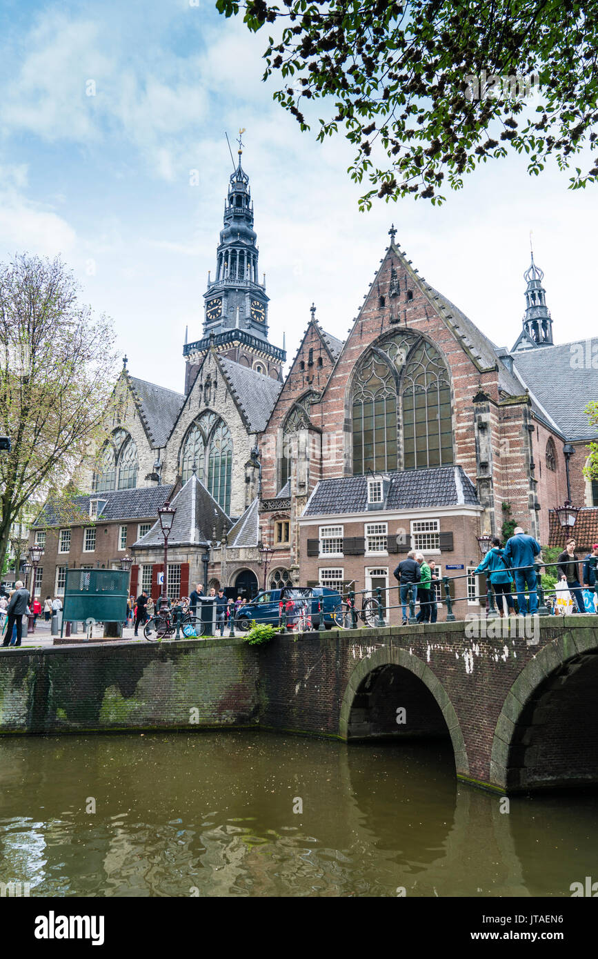 Oude Kerk, del XIII secolo e la chiesa più antica di Amsterdam, Paesi Bassi, Europa Foto Stock