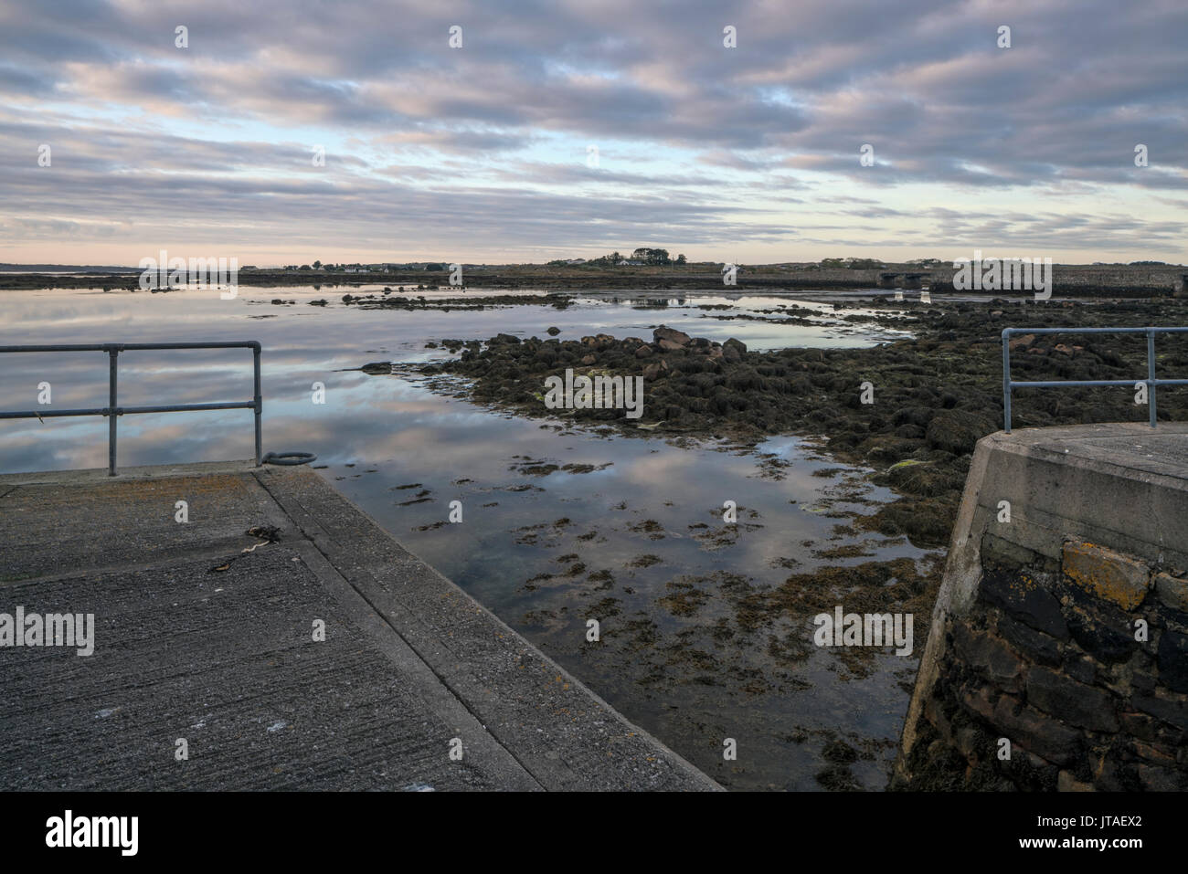 Ponte Carrickalegaun, Gorumna Isola, Connemara, nella contea di Galway, Connacht, Repubblica di Irlanda, Europa Foto Stock