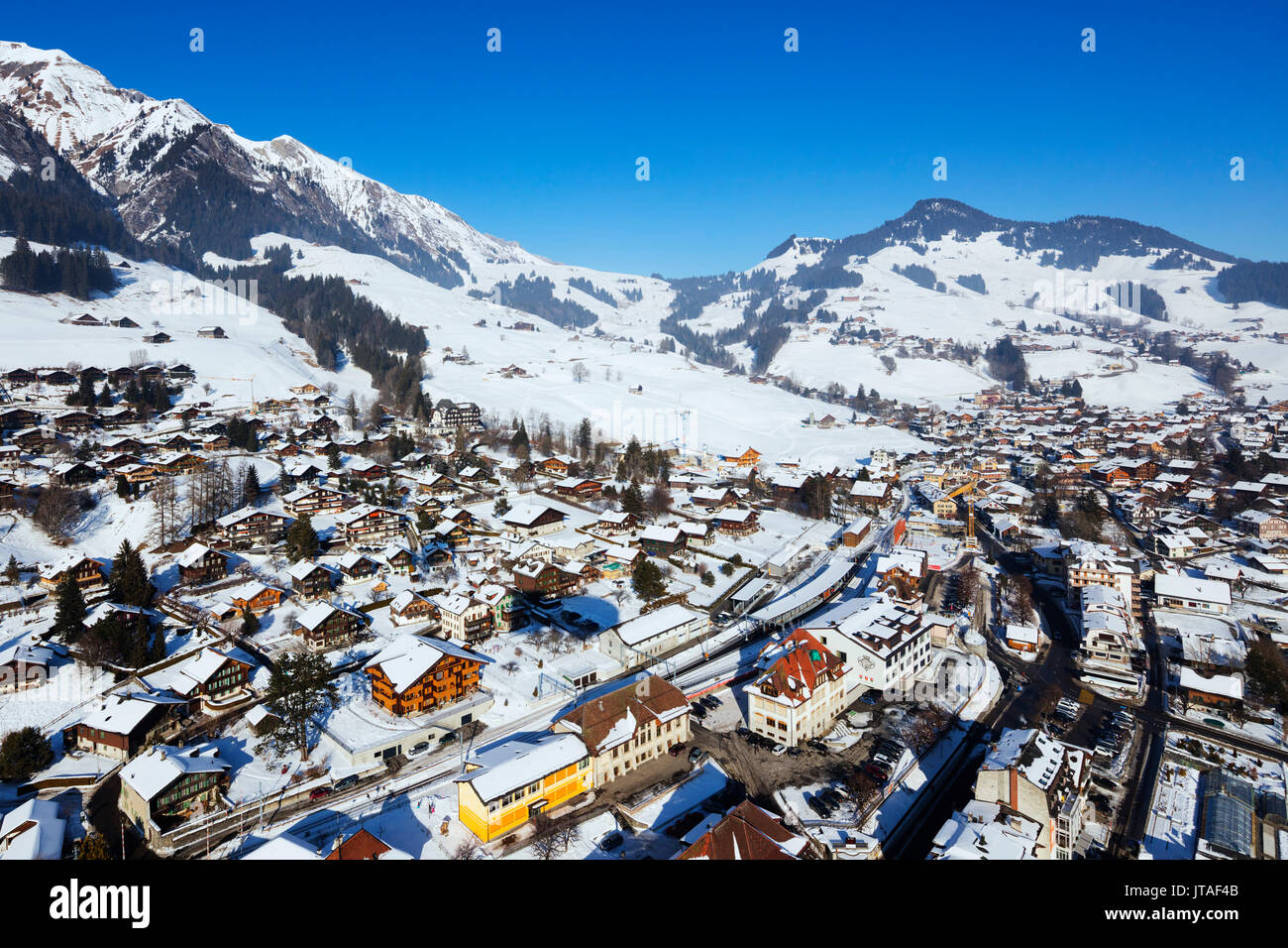 Vista aerea, Chateau-d'Oex, Vaud, alpi svizzere, Svizzera, Europa Foto Stock