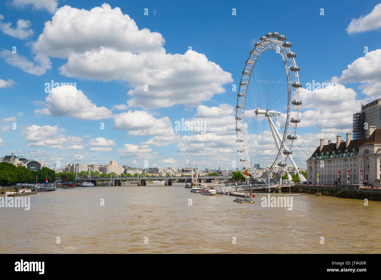 Vista del London Eye e il fiume Tamigi da Westminster Bridge, Westminster, London, England, Regno Unito, Europa Foto Stock