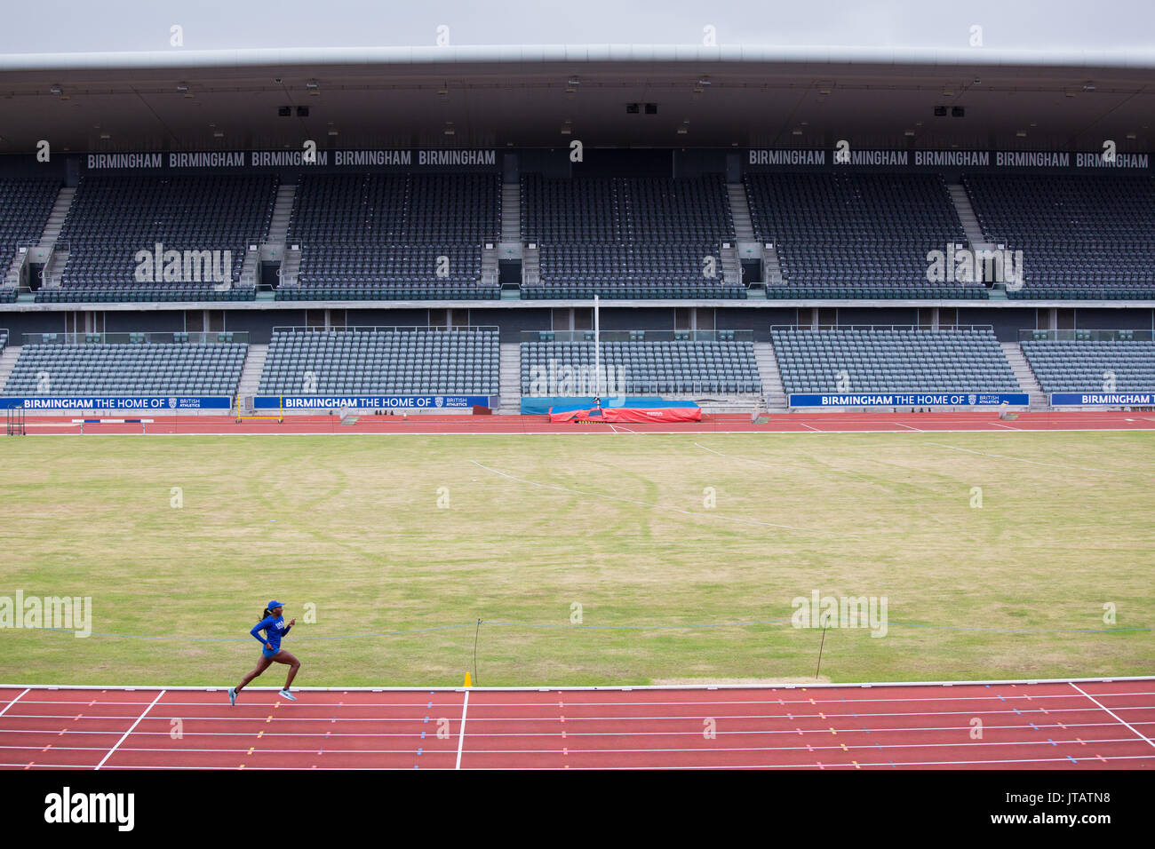 Stati Uniti d'America atleta sprinter Daina Harper nella foto il training su Alexander Stadium Via in Inghilterra, Regno Unito. Foto Stock