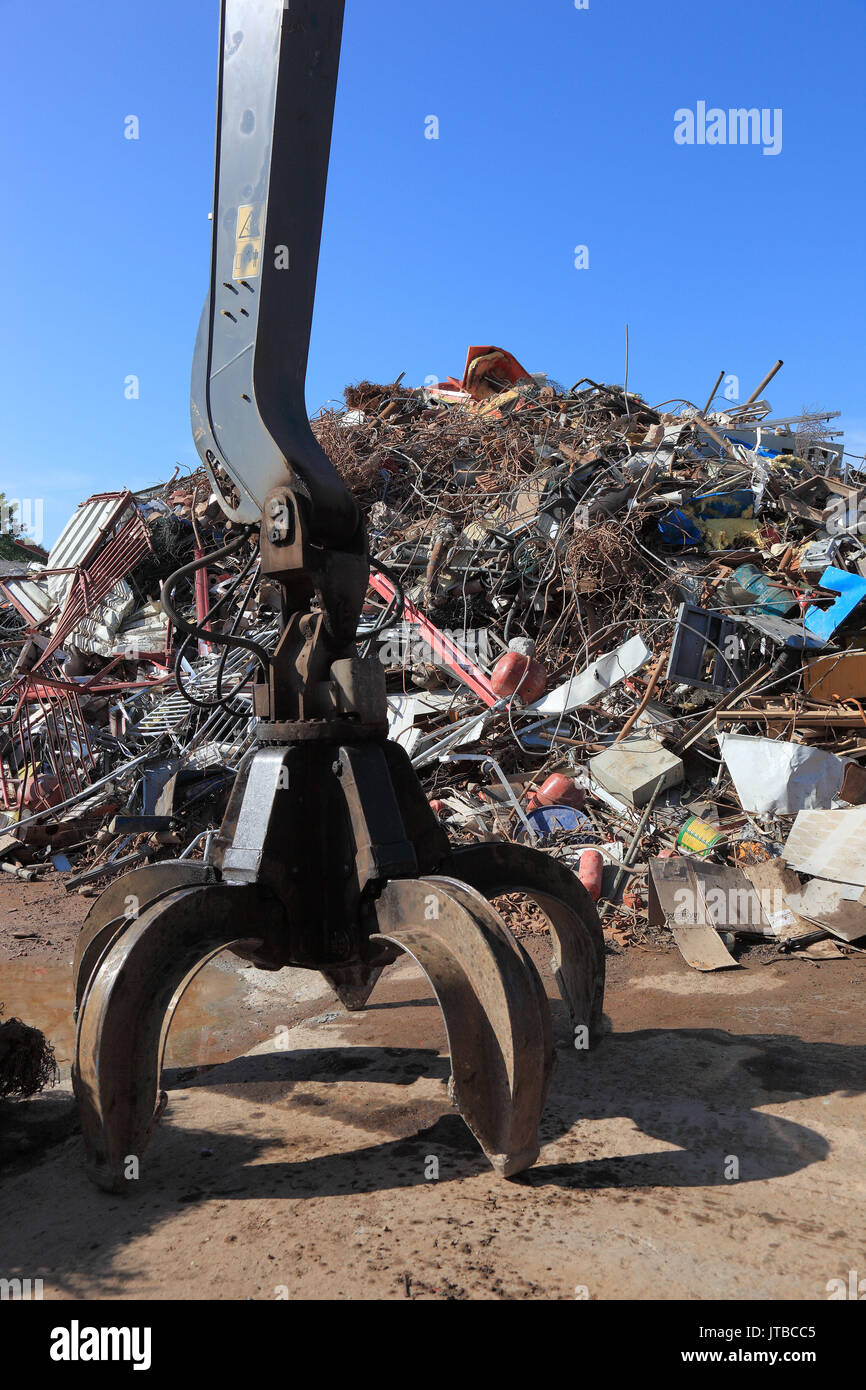 Cantiere di rottami, rifiuti di metallo azioni in una società di riciclaggio, Schrottplatz, Metallabfaelle Lager in einem Recyclingbetrieb Foto Stock