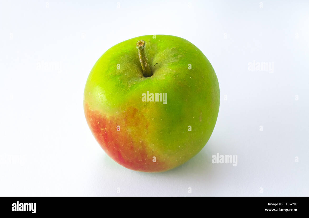 Verde mela Apple isolati su sfondo bianco Foto Stock