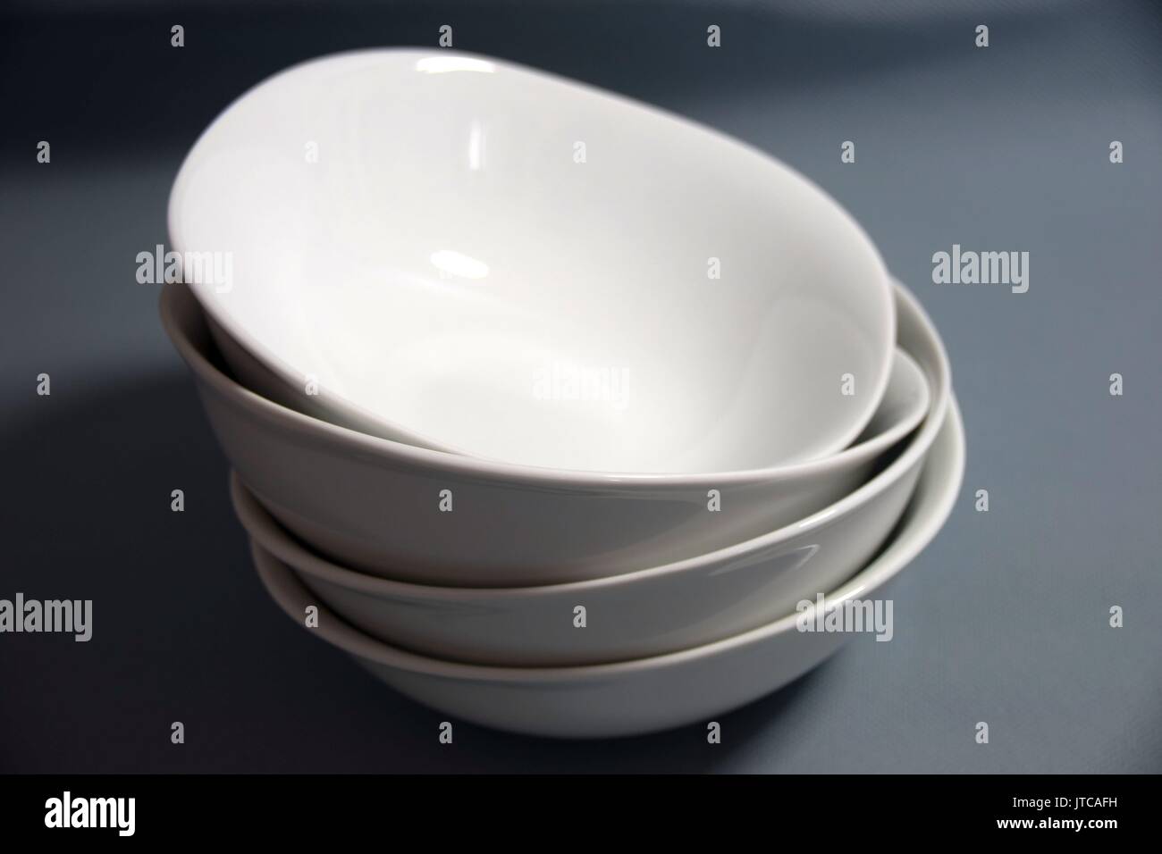 Alcuni di ceramica bianca bocce, ceramica,piatto porcellana Foto Stock